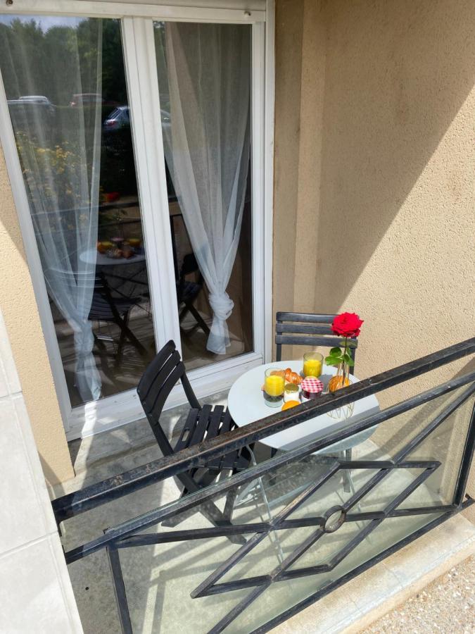 Les Rives De L'Indre. Parking Gratuit. Lit 160Cm Apartment Châteauroux Exterior foto